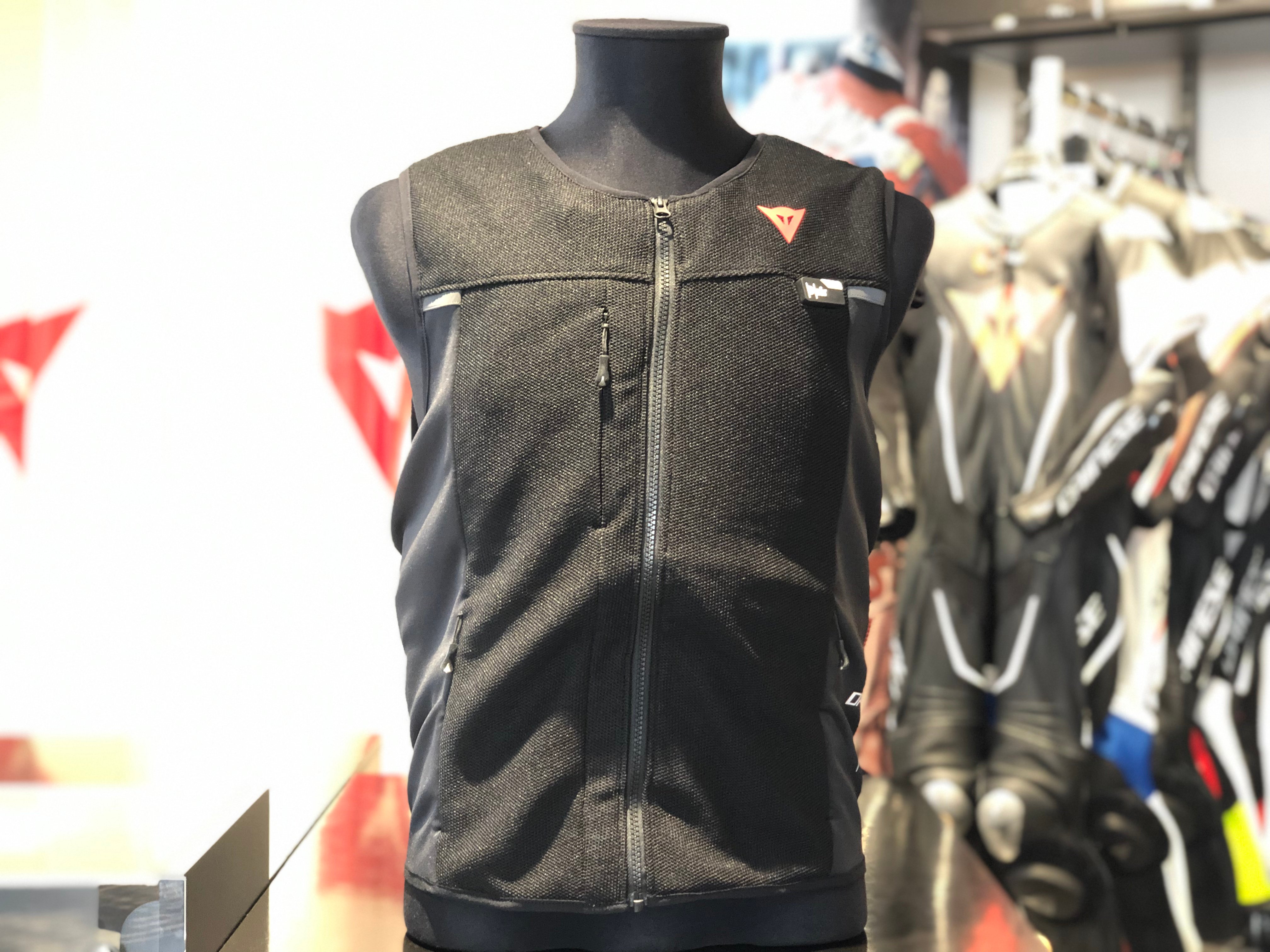 お持ちのジャケットに最高の安全性能をプラス”SMART JACKET”のご紹介_vol.1